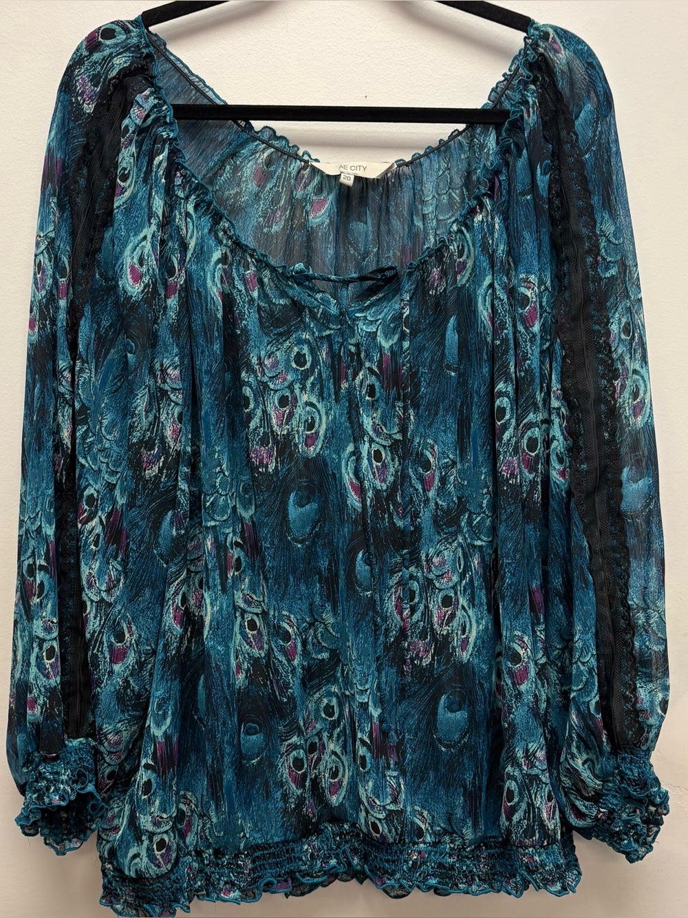 4 for $25 🦚 AE City Peacock Print Boho Blouse Size 20 🦚